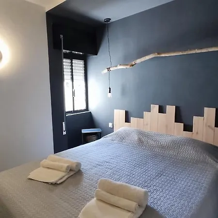 01 Sra Da Rocha Com Piscina E Ac - Casas & Papeis *