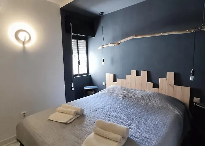 01 Sra Da Rocha Com Piscina E Ac - Casas & Papeis *