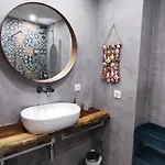 01 Sra Da Rocha Com Piscina E Ac - Casas & Papeis *